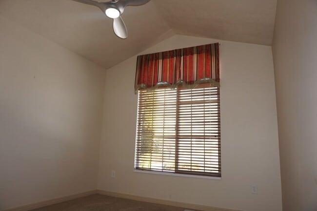 Building Photo - Beautiful Pleasant Grove 6 Bedroom With Mo...