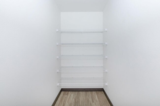 Building Photo - 192 Shoreline