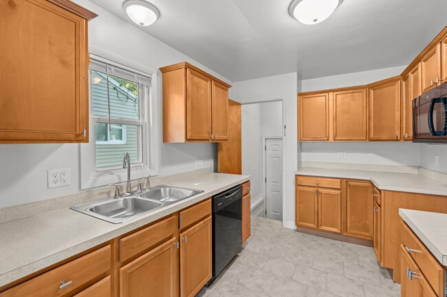 Building Photo - 5323 Winona Dr
