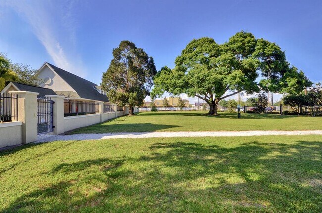 Building Photo - 4627 Legacy Park Dr