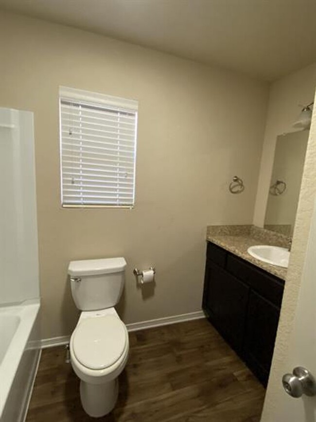 Building Photo - 1073 Meadows Edge Dr