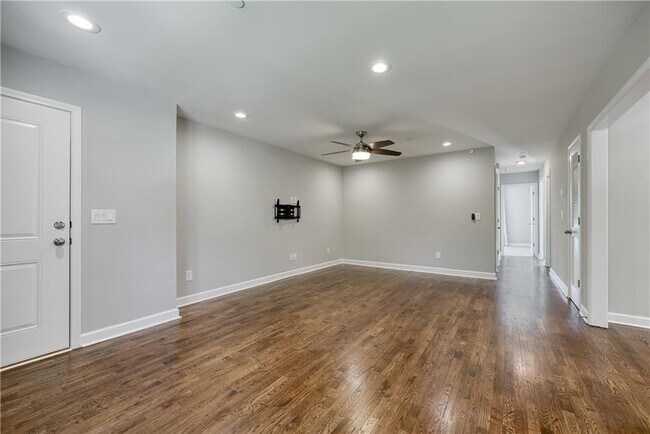 Building Photo - 2997 Whispering Hills Ct