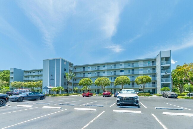 Building Photo - 2226 N Cypress Bend Dr