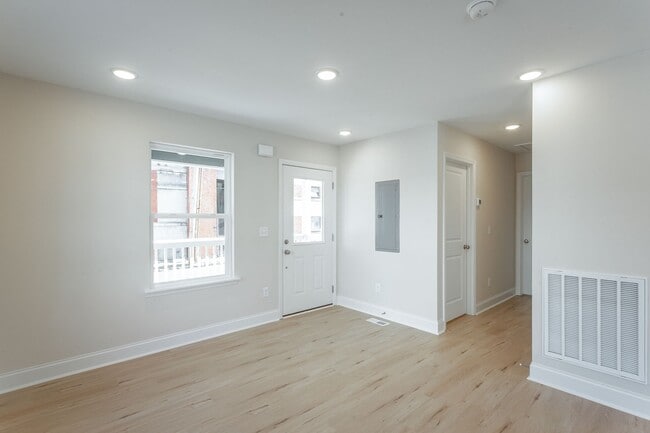 Building Photo - Modern 2 Bedroom Home in Mill Town