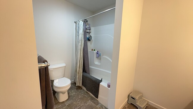 Building Photo - Beautiful 3 Bedroom Townhome in Elizabethtown!