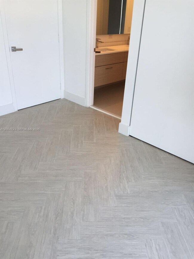 Building Photo - 600 NE 27th St