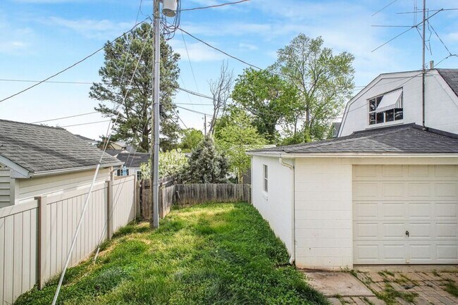 Building Photo - 803 Sunken Rd