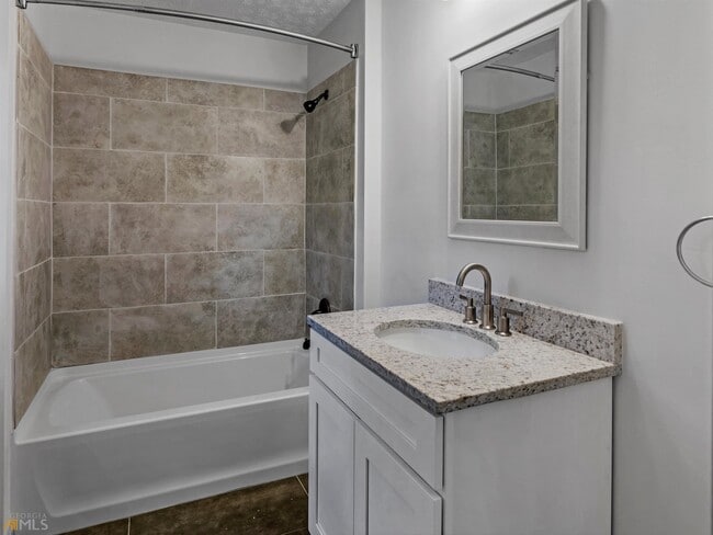 Building Photo - 1999 Hampton Locust Grove Rd