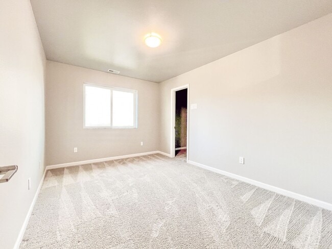 Building Photo - 13128 12th Dr SE