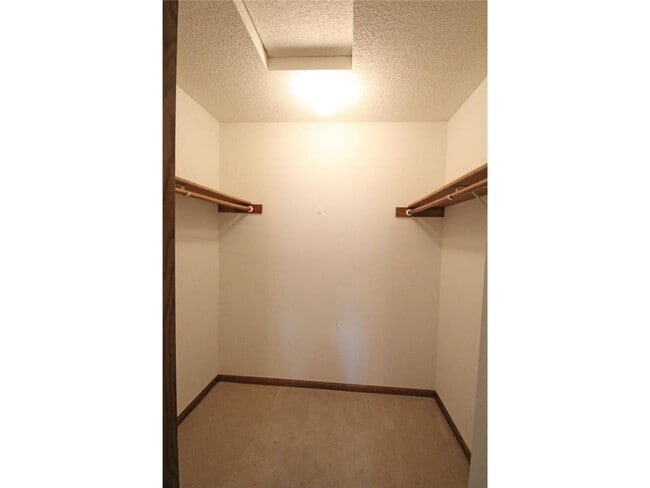 Building Photo - 207 Primrose Ct