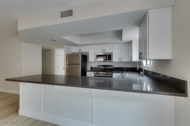 Building Photo - 2337 Chatfield Dr