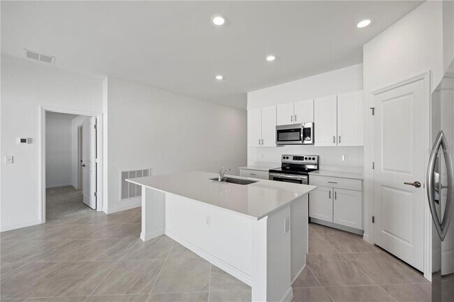 Building Photo - 1402 Kensington St