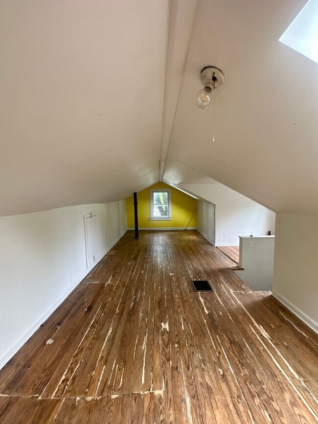 Building Photo - 505 Ingleside Dr