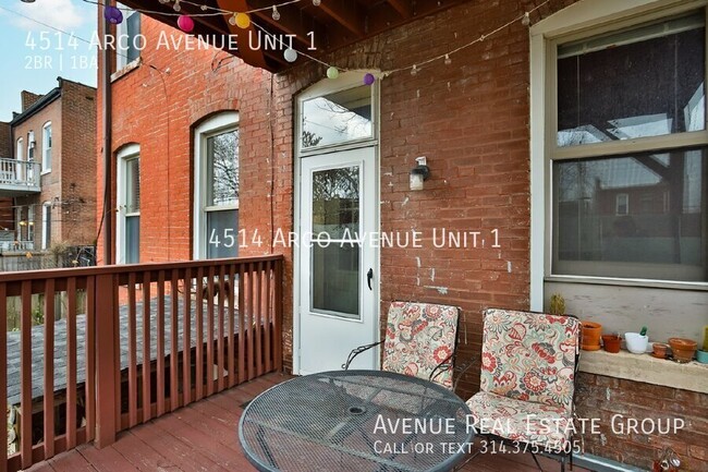 Building Photo - Charming 2-Bedroom Unit Near The Grove!