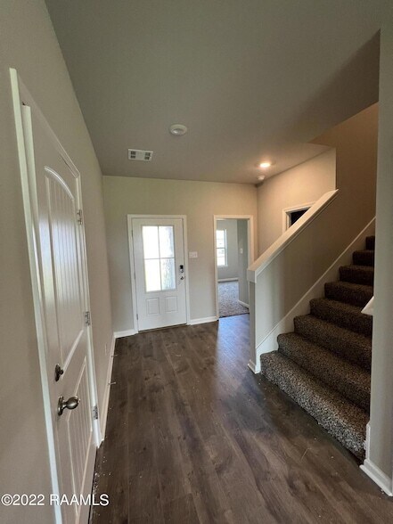 Building Photo - 213 Garden Oaks Ave