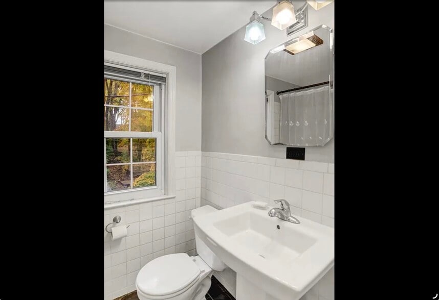 Building Photo - 1029 S Atherton St