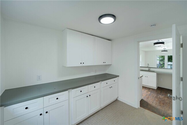 Building Photo - 414 Orange Ave