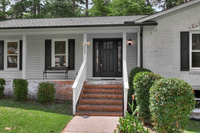 Building Photo - 2111 Huron Dr