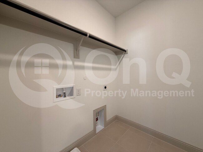 Building Photo - 904 Santa Lucia Dr