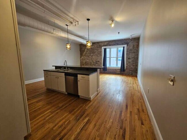 Building Photo - 1417 Market St