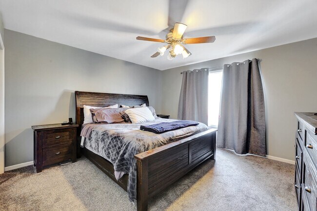 Building Photo - 2 Grand Ave