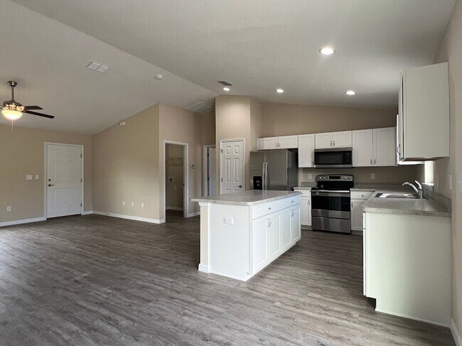 Building Photo - **Beautiful Home for Rent 3 Bd 2Bath