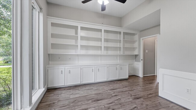 Building Photo - 12015 Fawnview Dr