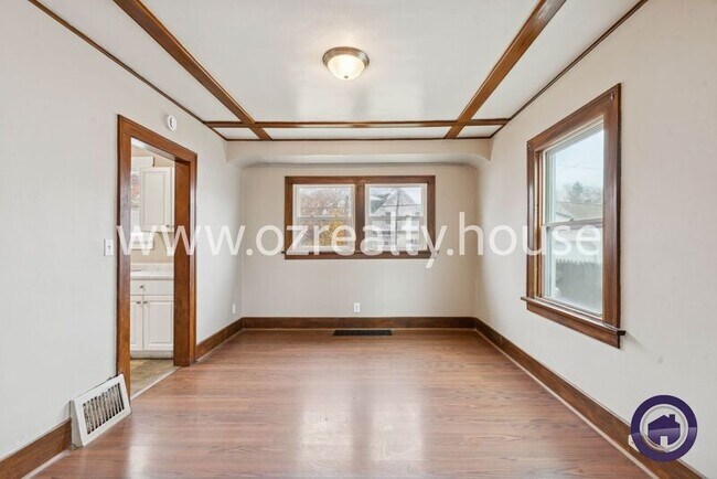 Building Photo - 4218 Parrakeet Ave