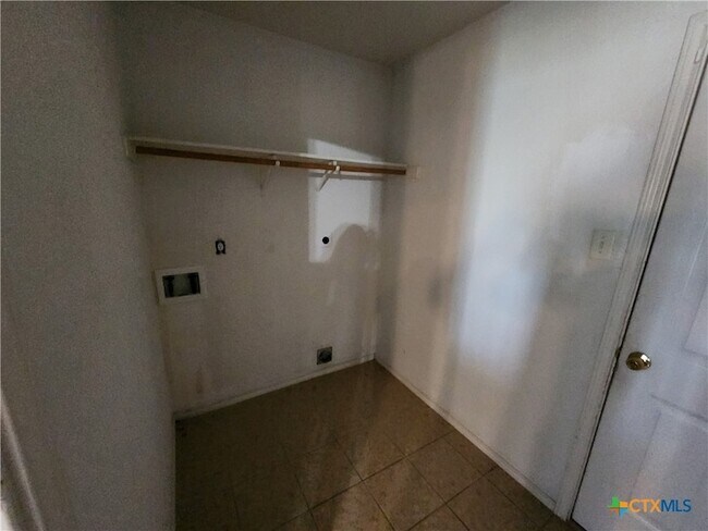 Building Photo - 4302 Neta Dr