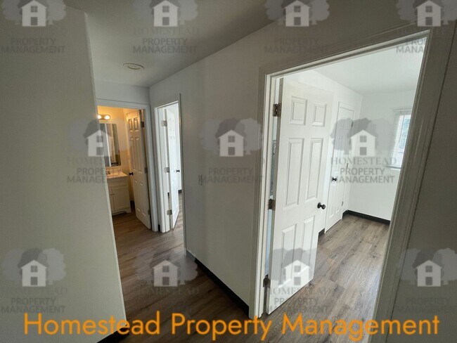 Building Photo - 595