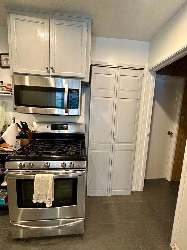 Building Photo - Private oasis in Oak Park