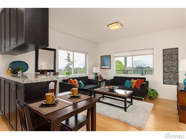 Building Photo - 1820 24th Ave