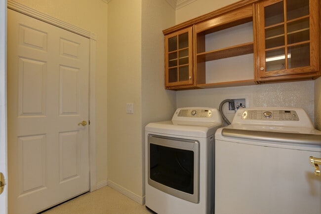 Building Photo - Home for rent in active 55+ community!
