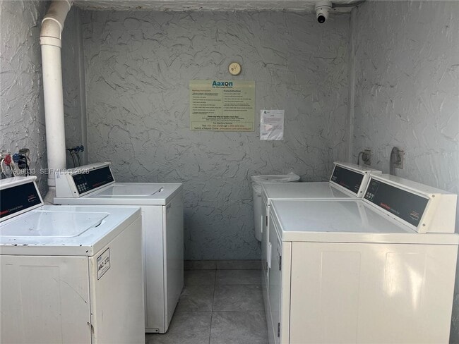 Building Photo - 1801 S Treasure Dr