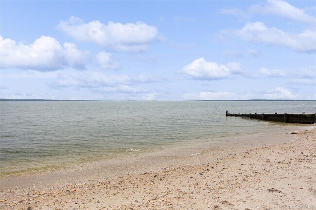 Building Photo - 425 Cedar Point Dr E