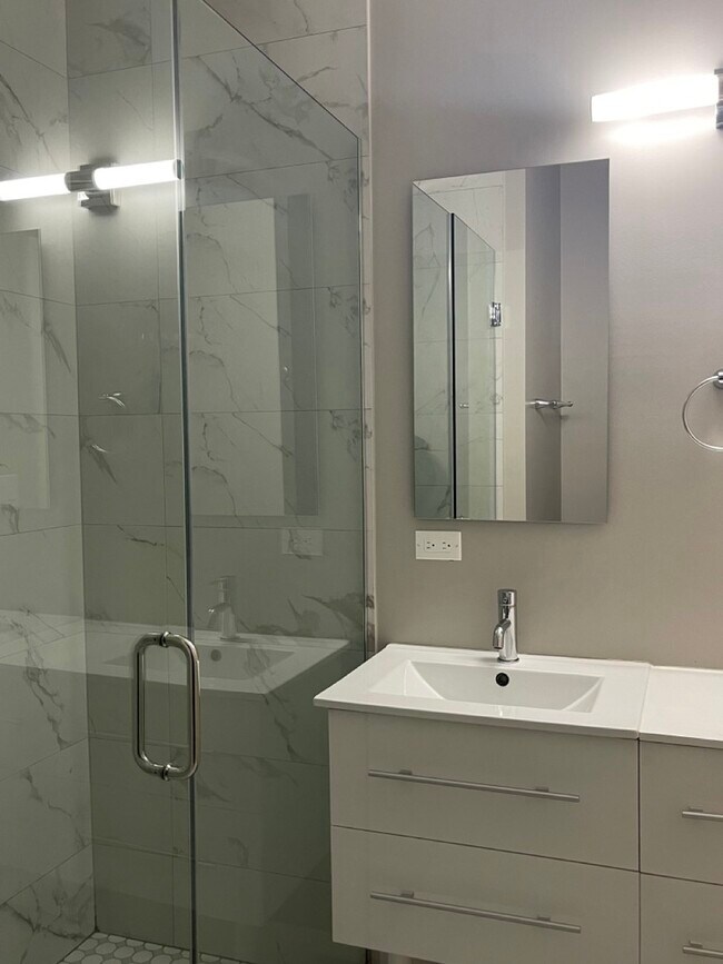 Building Photo - 215 S Hamilton Ave