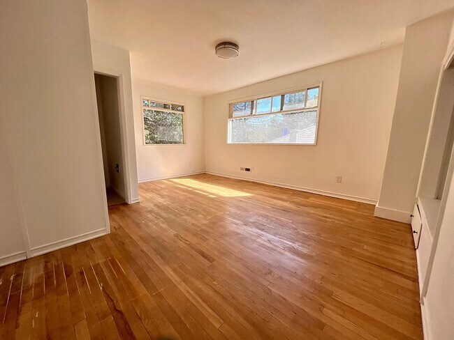 1st bedroom - 6323 Valley View Rd