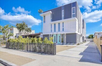 Building Photo - 4553 Saturn St