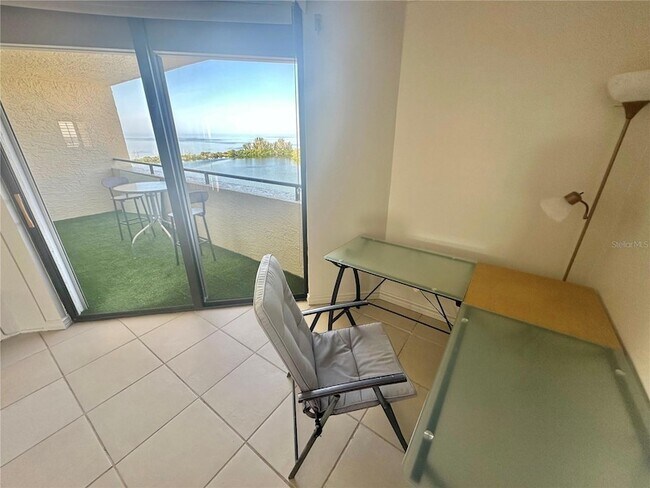 Building Photo - 6009 Sea Ranch Dr