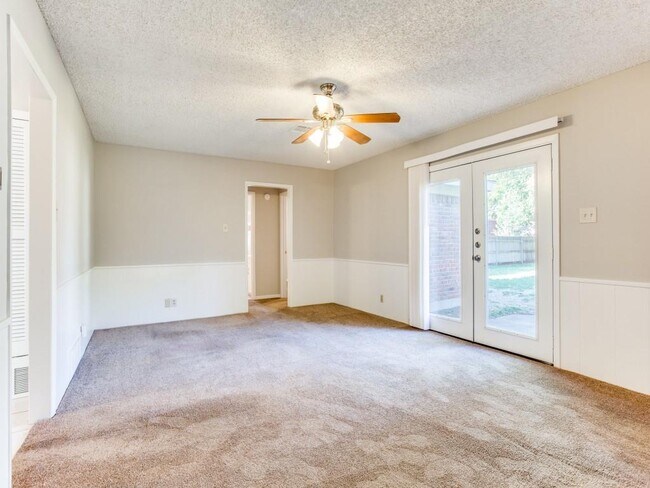Building Photo - 1421 Karla Dr
