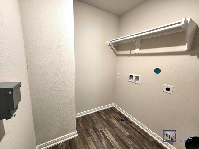 Building Photo - 10083 Cerritos dr