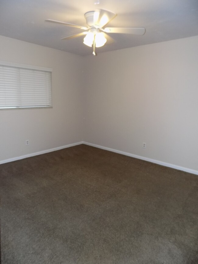 Building Photo - **Available in March** 2 Br/2 ba Condo clo...