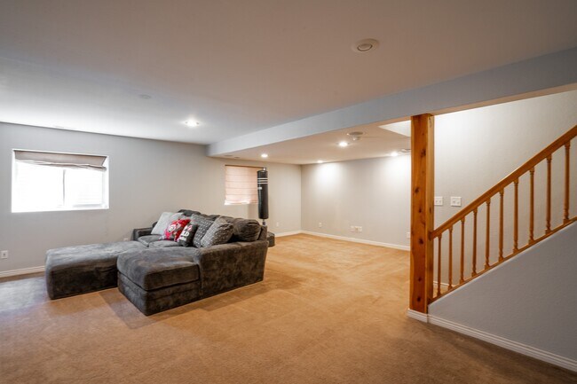Building Photo - 5915 Pioneer Mesa Dr