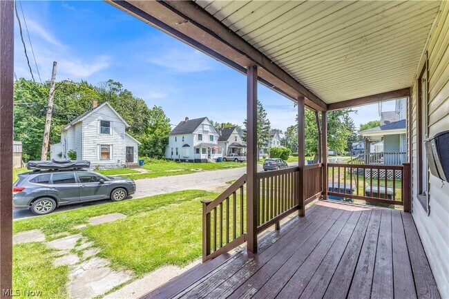 Building Photo - 812 Lovett Pl