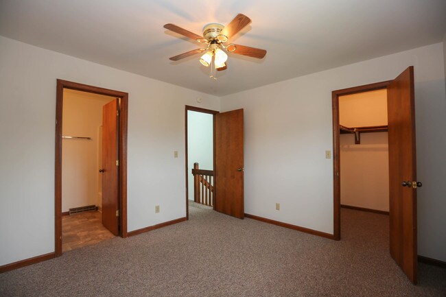 Building Photo - 439 Foxfire Dr