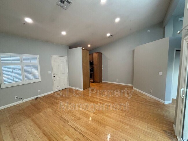 Building Photo - 11377 Osborne Pl