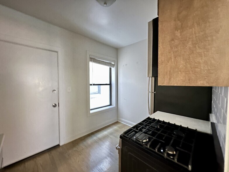 Building Photo - 2645 N Spaulding Ave