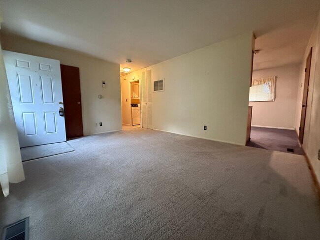 Building Photo - 5008 Valley Ln