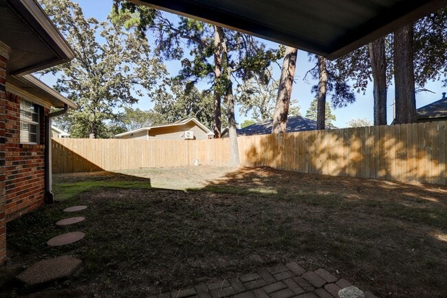 Building Photo - 3 Bedroom 2 Bathroom House in PGISD!