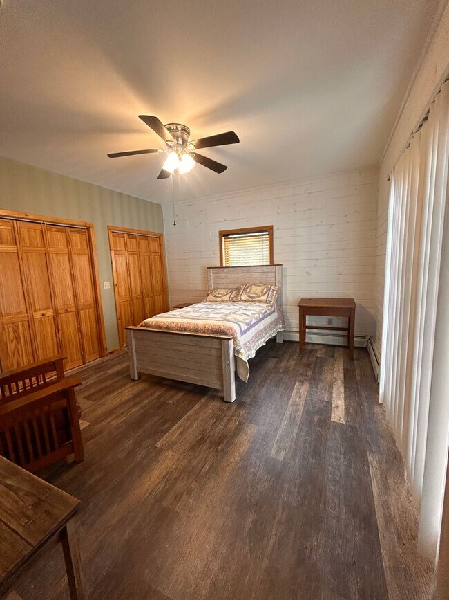 Building Photo - Charming Log Cabin Rental – 3 Bedroom / 2 Bath | Carthage School District